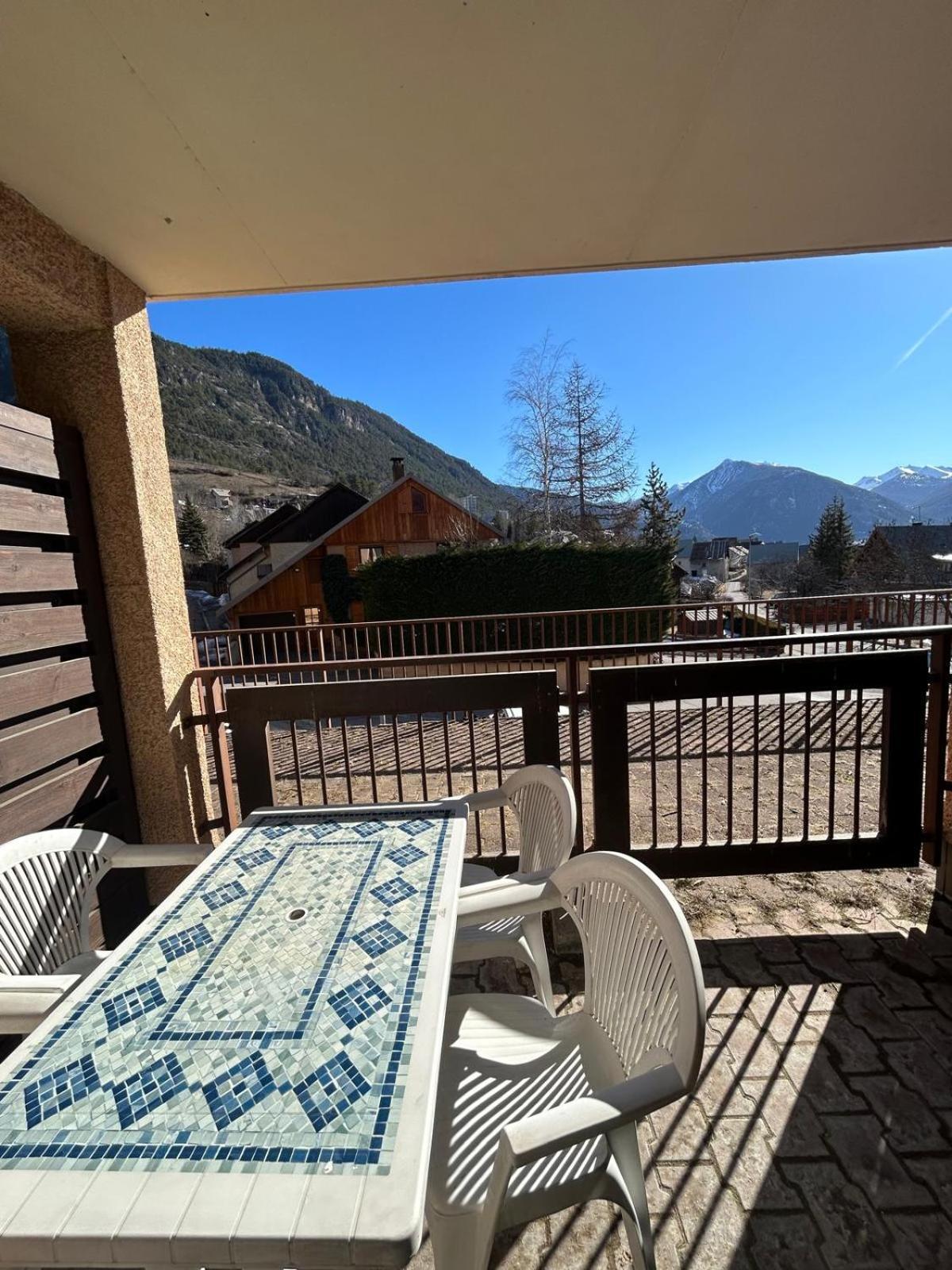Chaleureux Appartement Moderne Briançon Exteriör bild